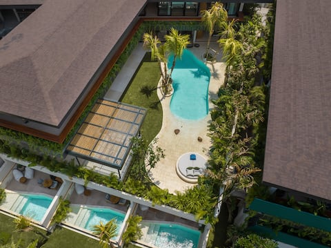 Iconic 8BR Tropical Villa Next to the Beach