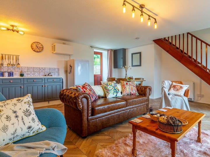 Farm Cottage: Games Barn/hottub/alpacas, Nr Exmoor - South Molton
