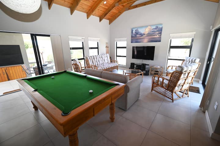 Golfers' Haven: 3br Retreat W. Views & Solar Power - Langebaan