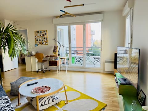 Top Airbnb: Modern design apartment, terrace with park view. in Saint Ouen Sur Seine