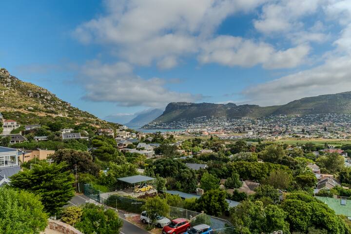 Mountain Side Beach House gallery image 2