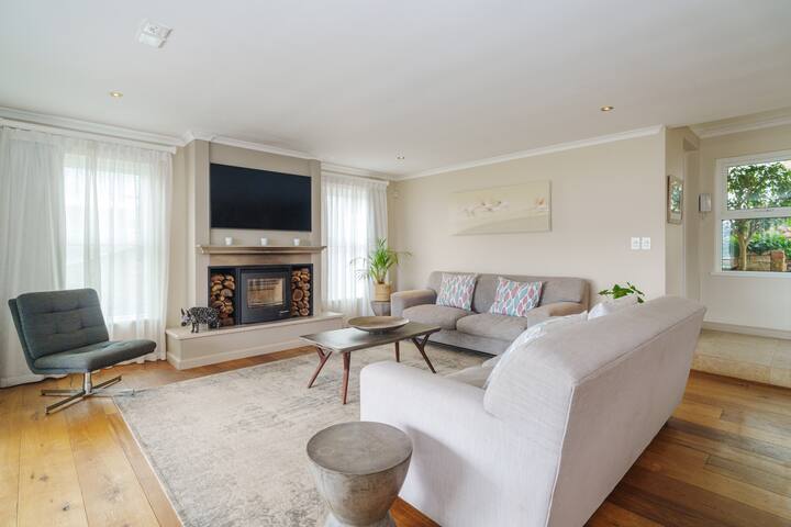 Mountain Side Beach House gallery image 4