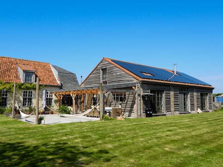 Villa Potvis: family home by the sea
