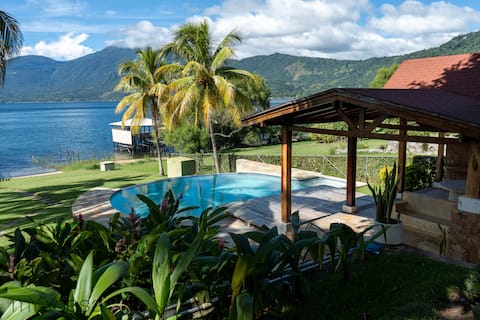 Spacious Lakefront Family House