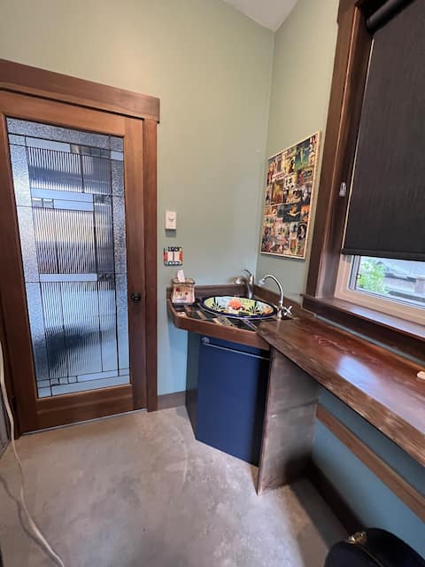 Top Airbnb: Suite with a view, 5 min drive to beach in Columbia Shuswap C