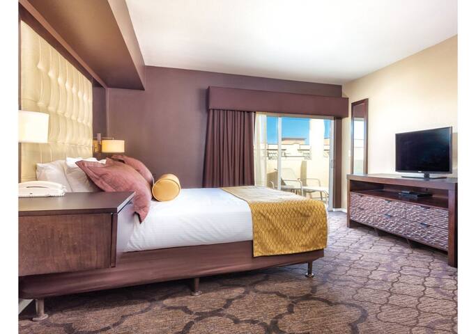 Deluxe 3BR Condo: Lazy River Summer Fun – Special! gallery image 5