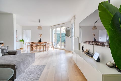 Luxurious Paris LaDéfense home