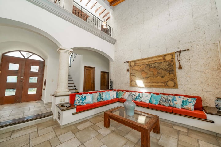 Exclusive 5br Mansion W/ Pool & Garden - Cancún