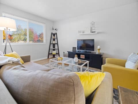 Charming 2BR Valley Duplex