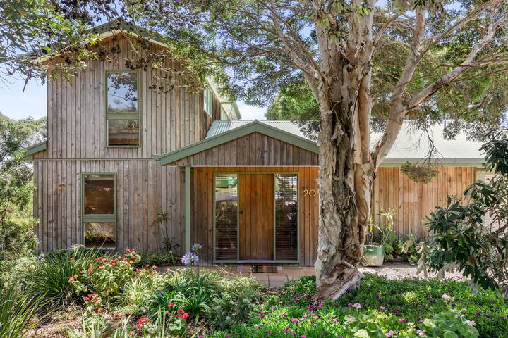 Coastal Serenity – Perfect for two families