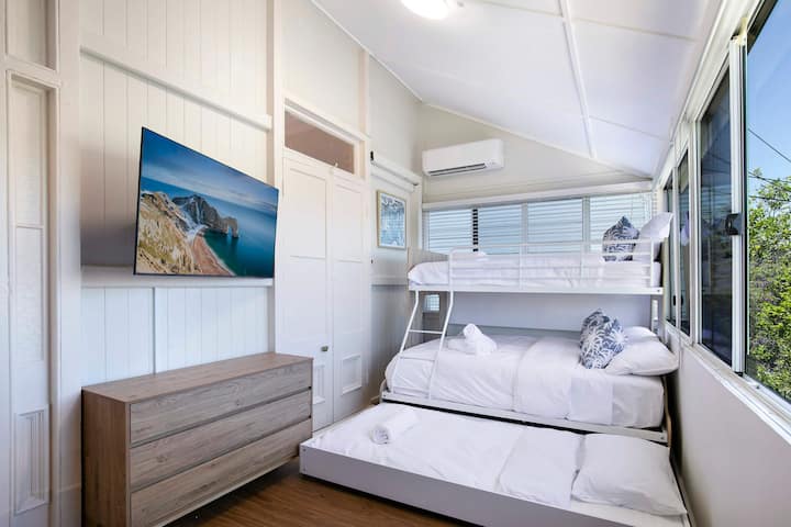 Soba s krevetima na kat za 4 osobe.