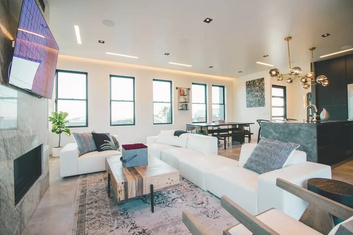 New! Opulent Retreat in Paradise gallery image 4