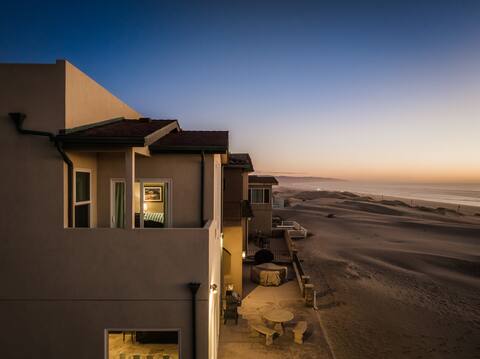Strandcastle Beach House 2.0 - Oceanfront!