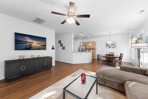 Top performing Airbnb: 5B Charlotte Close to Airport in Steele Creek
