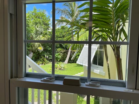 Large studio & private garden in City of Hamilton