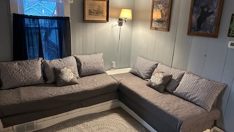 Top Airbnb: Esopus Creek Family Cottage in Phoenicia