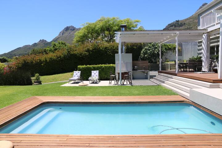 Spacious Home & Endless Views gallery image 4