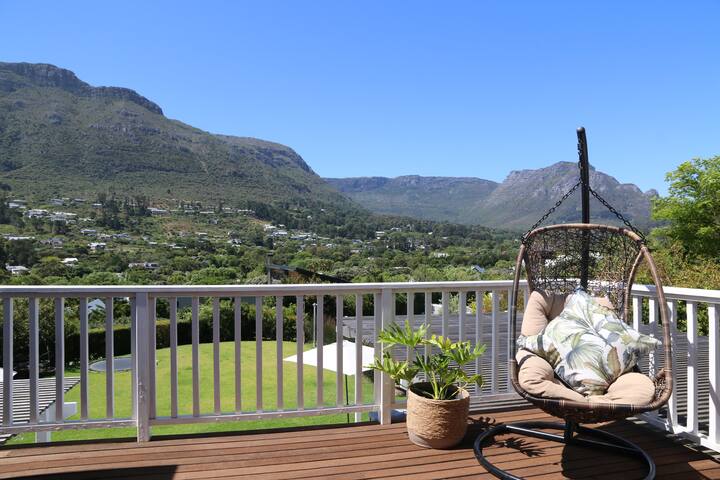 Spacious Home & Endless Views gallery image 2