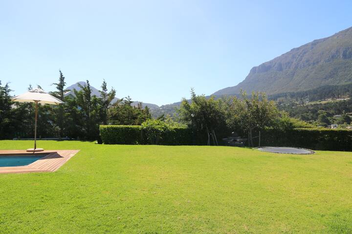 Spacious Home & Endless Views gallery image 5