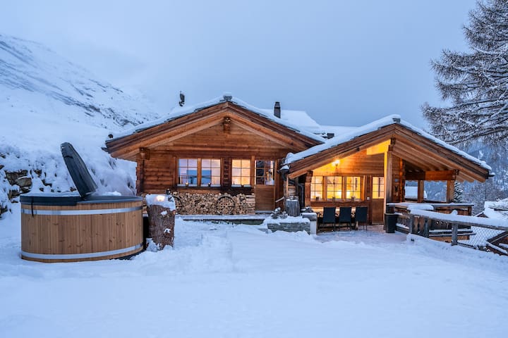 Entire home with 4 bedrooms in Visp - Ski in & out Chalet Marmo in Zermatt