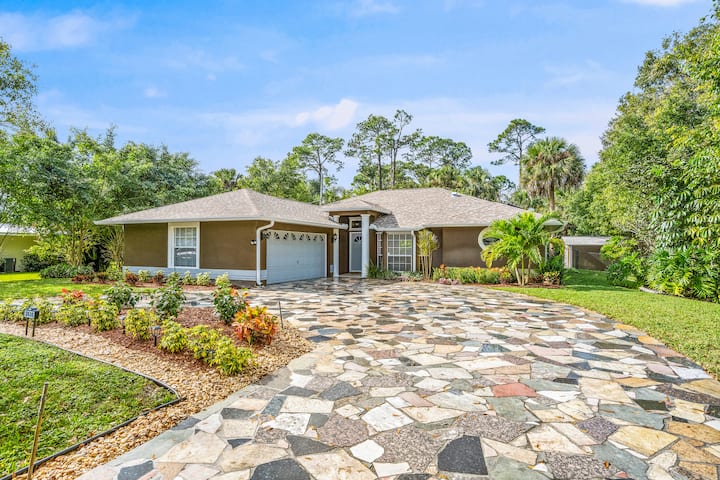 Beautiful home & centrally located! Fenced yard. - Houses for Rent in ...