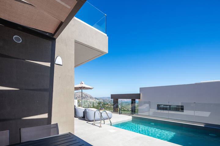 Serene 3Br Escape with Panoramic Seaviews, Kournas gallery image 3