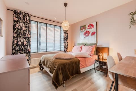 Comfortable studio 20 min from A'dam Center