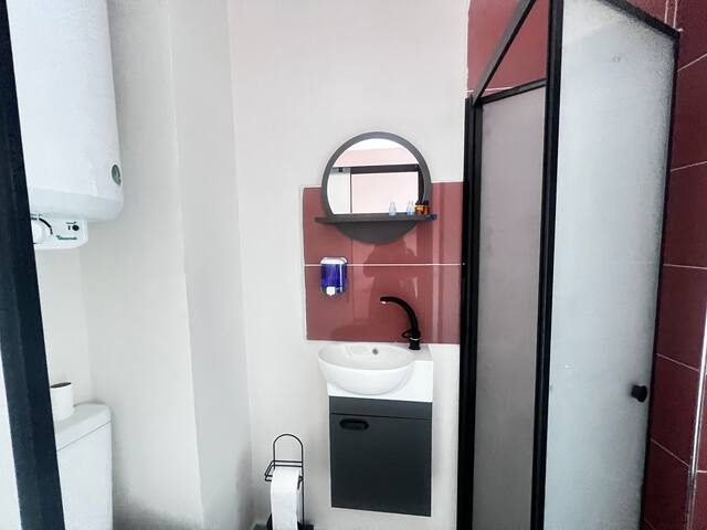 Luxury 8BR, 4BA, AC Apartment in Central Karaköy gallery image 5