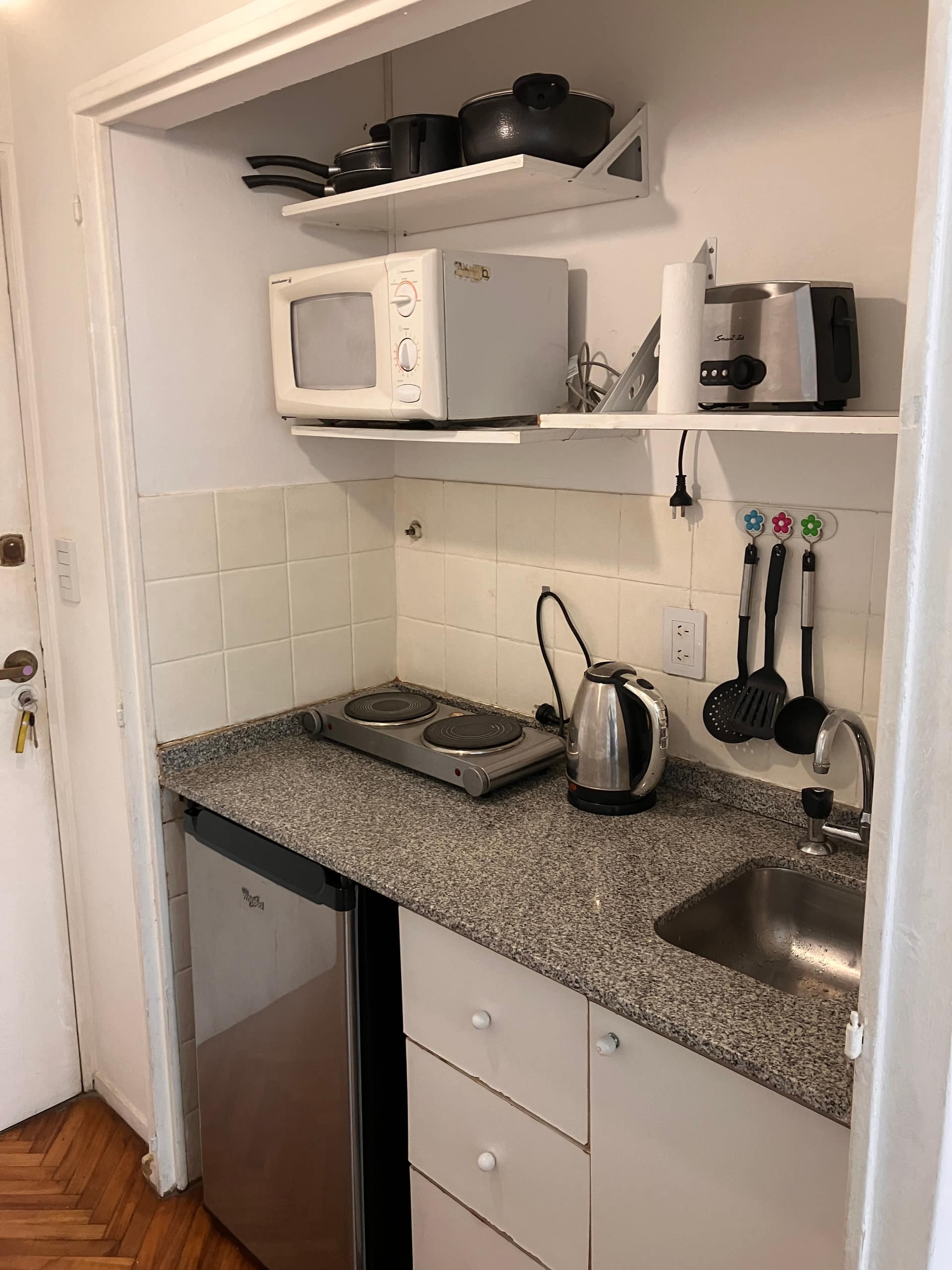 Studio apartment facing the street. Downtown Buenos Aires