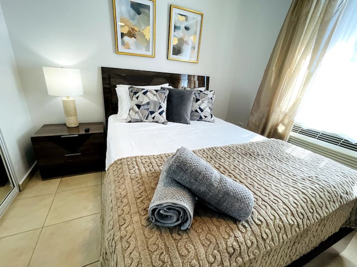 Second bedroom with queen bed, closet, AC and luggage rack