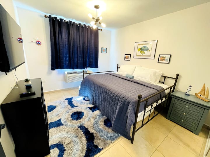 Third bedroom designed with children in mind! AC, Roku TV,  Queen bed with twin trundle, closet and various games.  Accomodates 2 adults or 3 kids.
