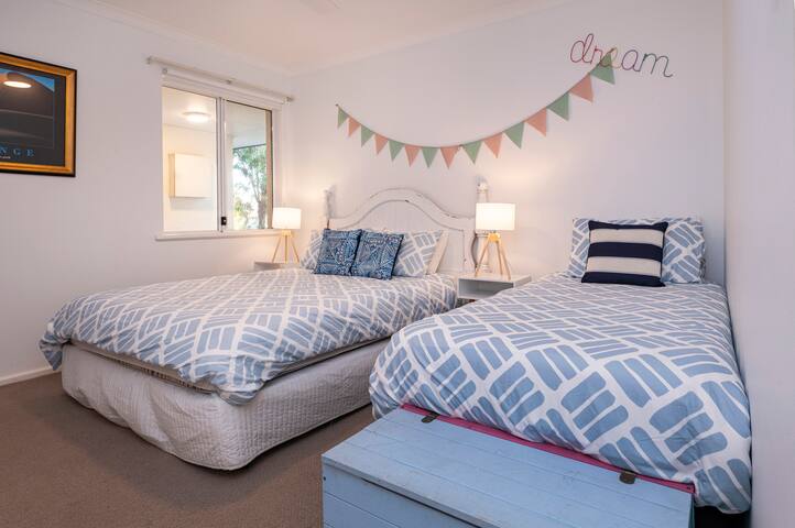 Beach Retreat – Family Friendly gallery image 2