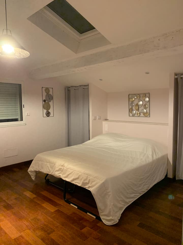 Modularna spavaća soba na katu s jednim bračnim krevetom na 160 ili dva odvojena kreveta