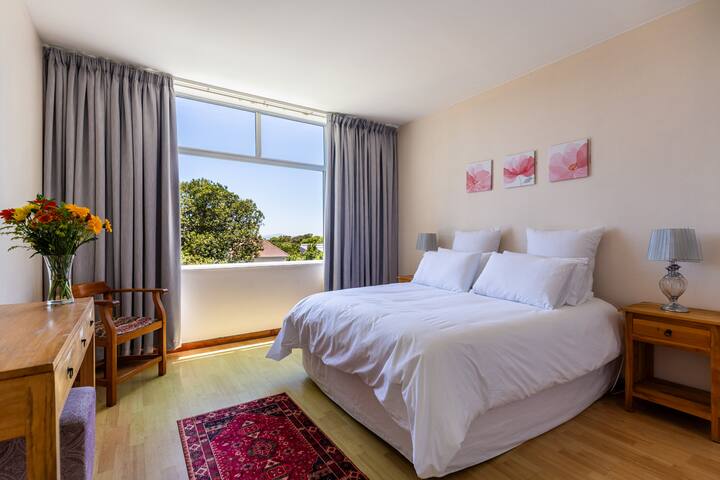 Central Green Point Flat gallery image 3