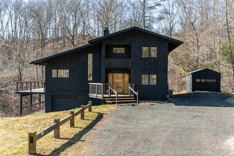 CT River Retreat - Modern Home with CT River Views