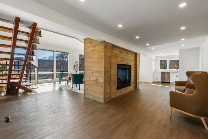 Ct River Retreat - Modern Home With Ct River Views - Middletown, CT