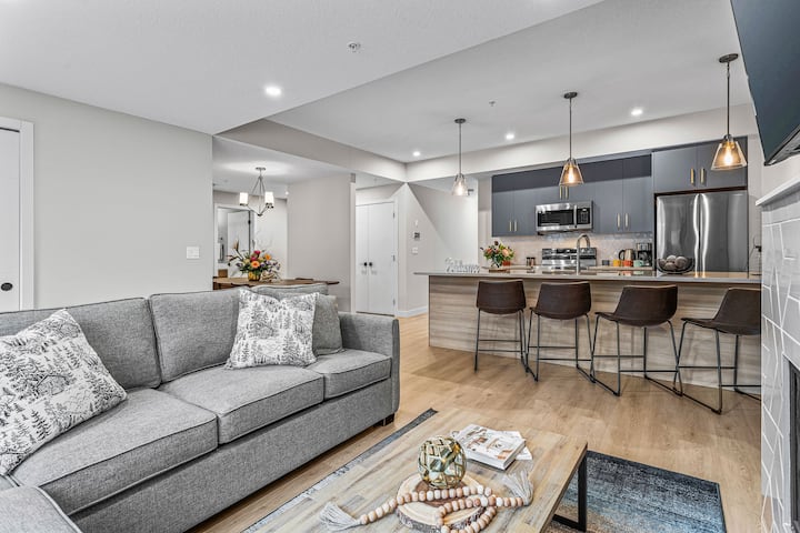 Spacious 3br Haven In Scenic Canmore - Canmore