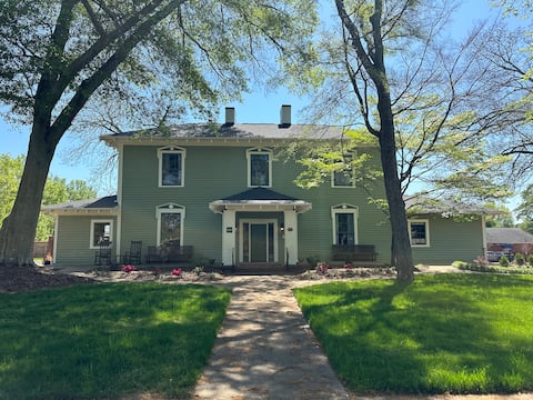 Opal + West - Bed and Breakfast Whole House