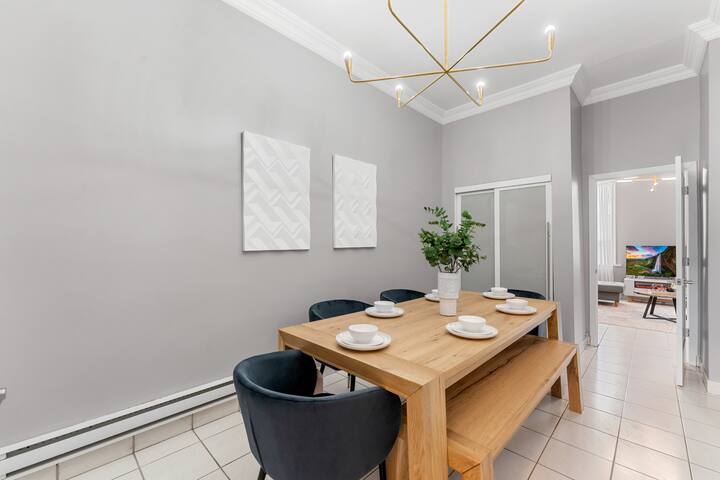 The Ossington 3BR 2Baths gallery image 3