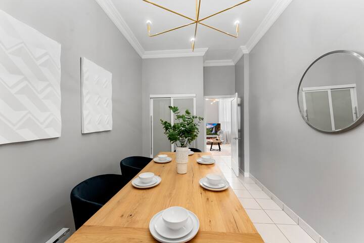 The Ossington 3BR 2Baths gallery image 4