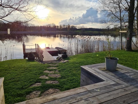Beautiful Lakeside Cabin