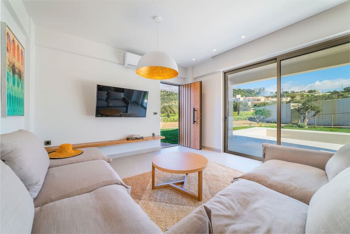 Two Bedroom Villa With Private Pool & Jacuzzi - Plakias