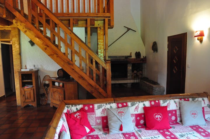 Ubunifu wa mambo ya ndani wenye mazingira ya mlima. 