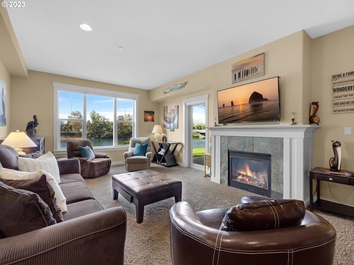 2bed/2bath, Seaside Riverfront Condo - Seaside, OR