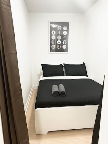 Lush Condo By CNTower-FreeParkin gallery image 2