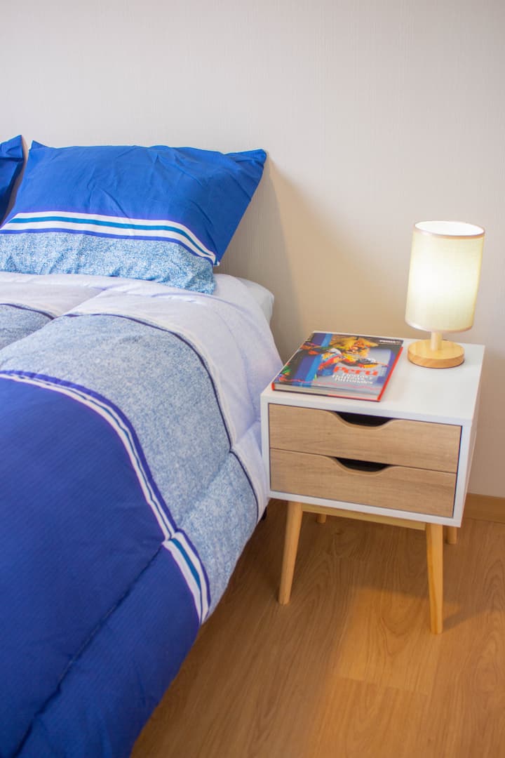 メインベッドルーム、クイーンサイズベッド