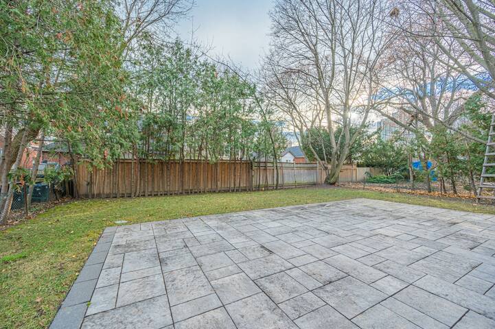 5-Bedroom Retreat w/Elegant Amenities in NorthYork gallery image 5