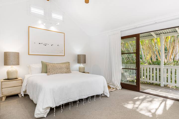 me and john. 5 bedrooms with pool and spa gallery image 5