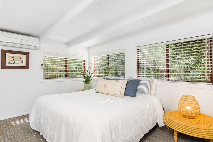 CHAMBRE 4 : LIT KING SIZE, PEUT ÊTRE DIVISÉ EN LITS SIMPLES LONGS. LA CHAMBRE DISPOSE DE LA CLIMATISATION