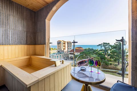 Sunrise Hinoki Semyokan Room (Ocean View Terrace Hinoki + Breakfast + Styler +65 inch Smart TV + 1 PC)